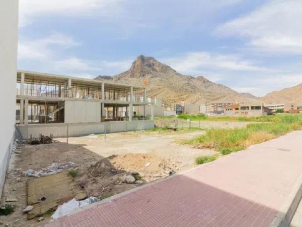 Terreno en calle Donantes de Sangre