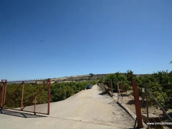Terreno en Jacarilla