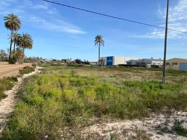 Terreno en via Sense Nom