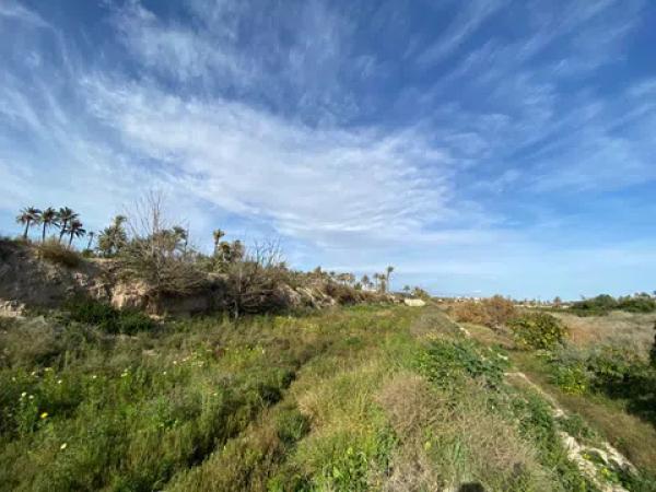 Terreno en via Sense Nom