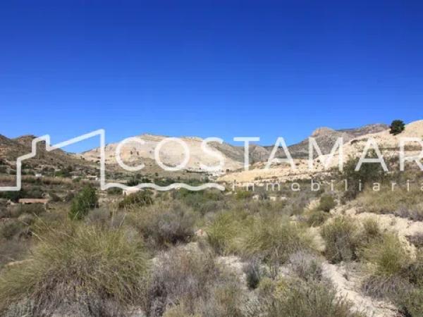 Terreno en via Sense Nom, 3