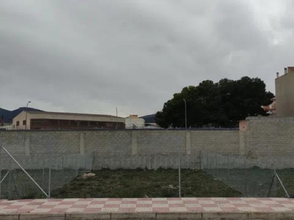 Terreno en calle Agost s/n