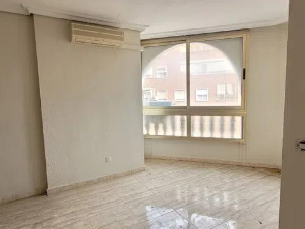 Piso en avenida Callosa D'Ensarrià