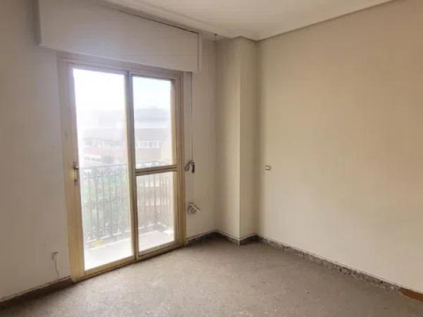 Piso en avenida Callosa D'Ensarrià