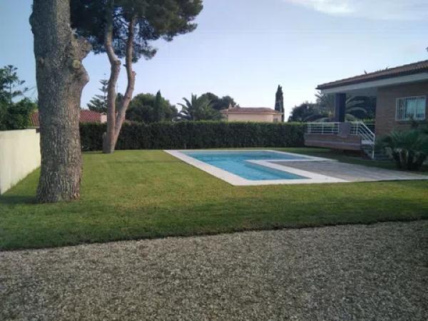 Casa independiente en calle Sorolla