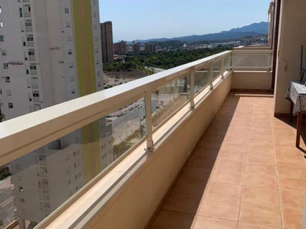 Piso en calle Presidente Adolfo Suárez, 2