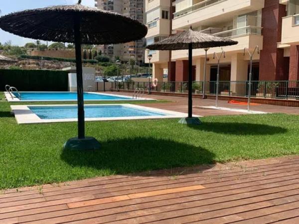 Piso en calle Presidente Adolfo Suárez, 2