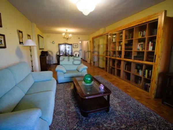 Piso en avenida Mare de Déu del Sofrat