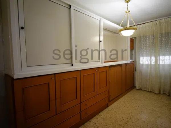 Piso en avenida Mare de Déu del Sofrat