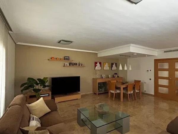 Casa independiente en calle Entrepinos