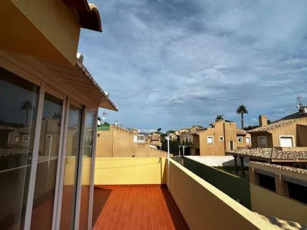 Casa independiente en calle Entrepinos