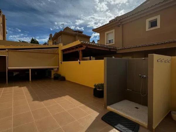 Casa independiente en calle Entrepinos