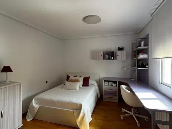 Casa independiente en calle Entrepinos