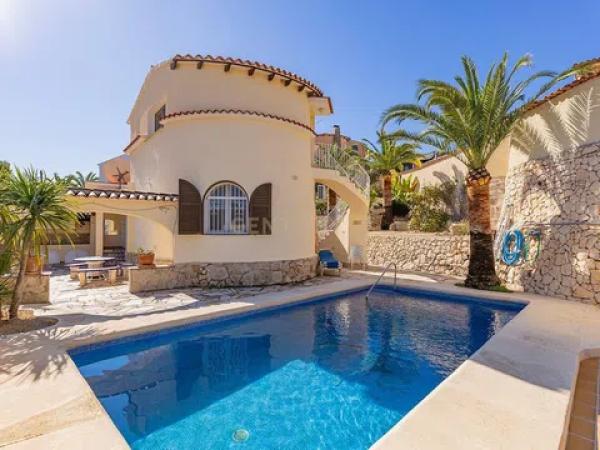 Casa independiente en Urbanització el Tosal