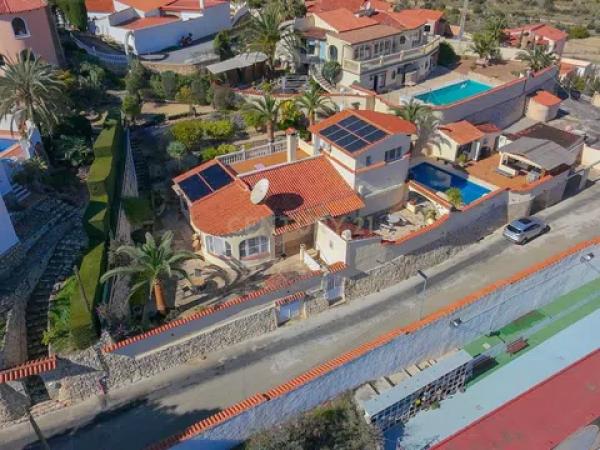 Casa independiente en Urbanització el Tosal