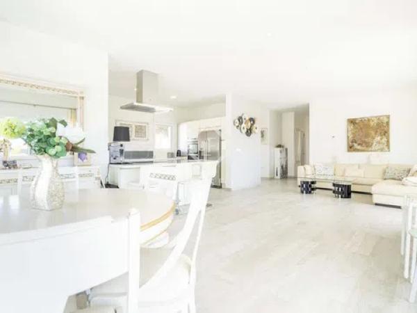 Casa independiente en Urbanización Caleta