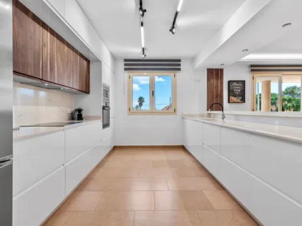 Casa independiente en avenida Urbanización Canuta de Ifach