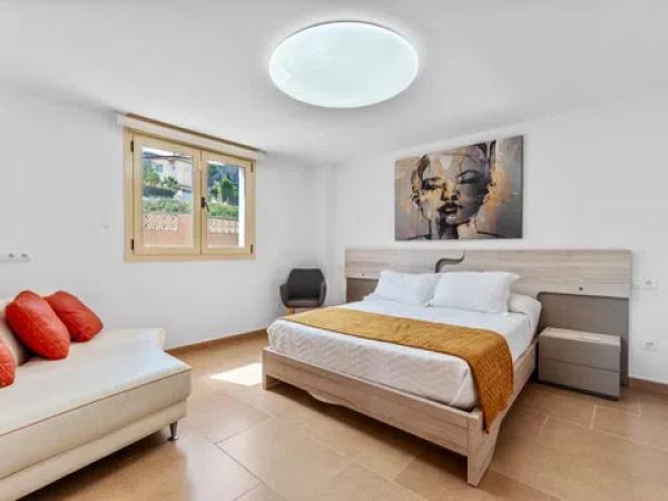 Casa independiente en avenida Urbanización Canuta de Ifach