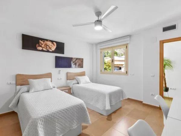 Casa independiente en avenida Urbanización Canuta de Ifach