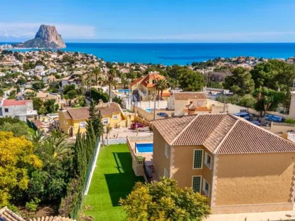 Casa independiente en avenida Urbanización Canuta de Ifach