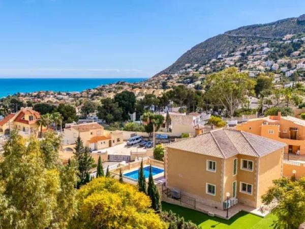 Casa independiente en avenida Urbanización Canuta de Ifach