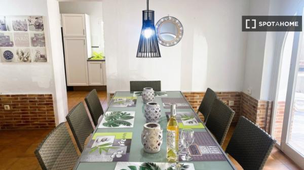 Piso entero de 7 habitaciones en Comunidad Valenciana