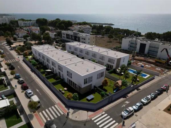 17 unifamiliares en calle dels Murs 8