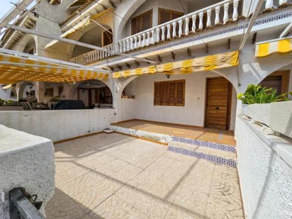 Casa independiente en calle Ávila