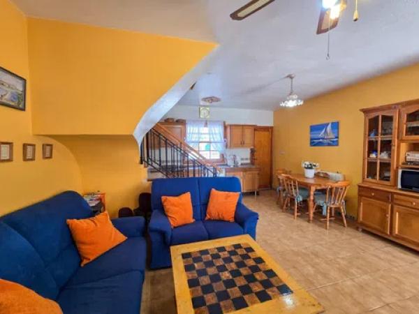 Casa independiente en calle Ávila