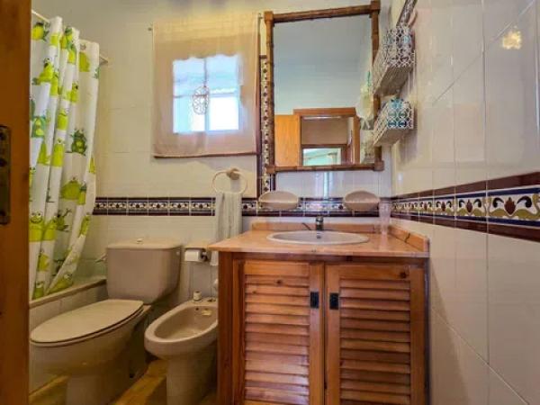 Casa independiente en calle Ávila