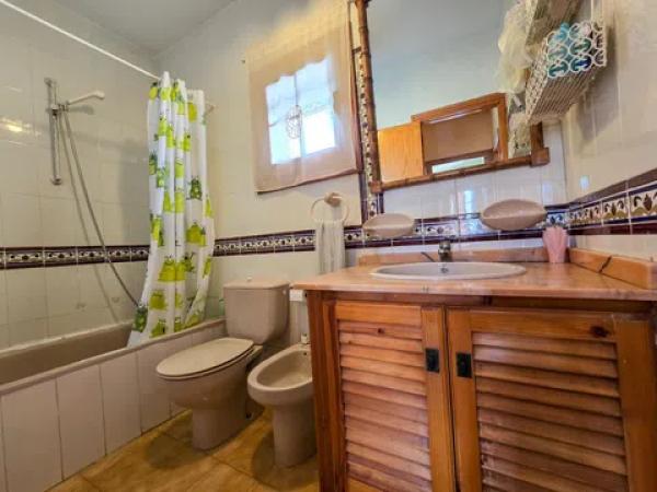 Casa independiente en calle Ávila