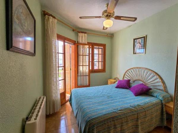 Casa independiente en calle Ávila