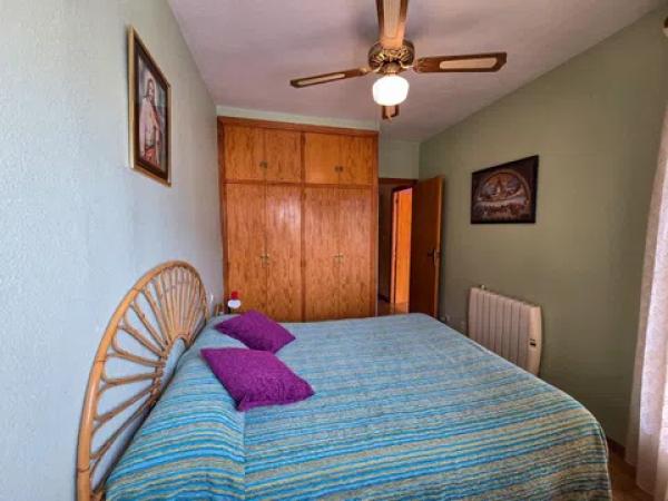 Casa independiente en calle Ávila