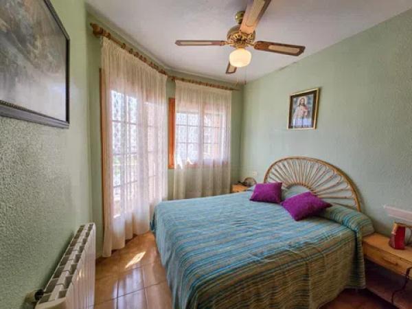 Casa independiente en calle Ávila