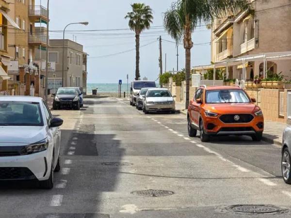 Casa independiente en calle Ávila