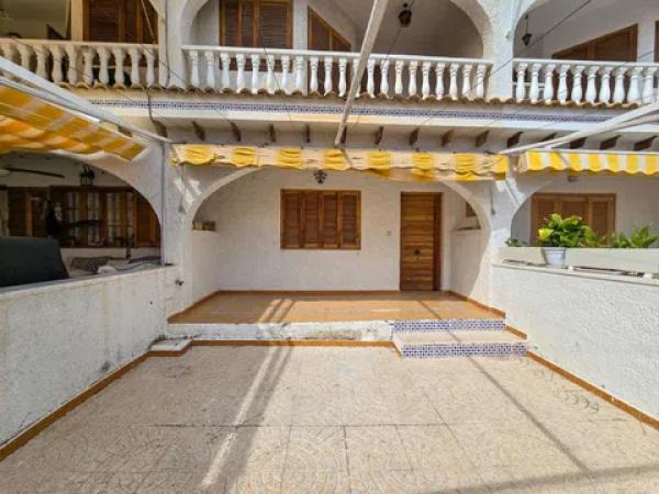 Casa independiente en calle Ávila