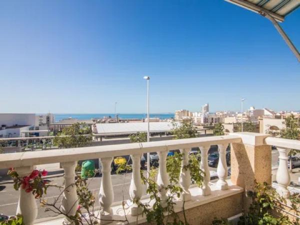 Chalet adosado en calle Juan Sebastián Elcano