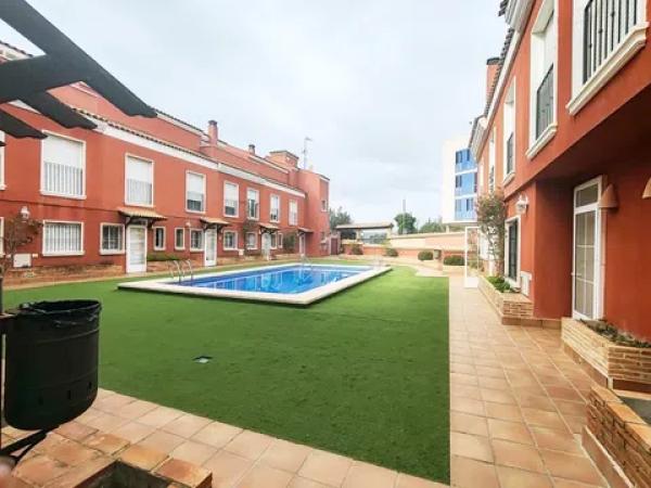 Chalet adosado en calle Tarragona, 2