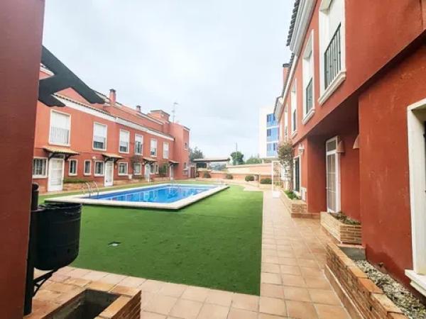 Chalet adosado en calle Tarragona, 2