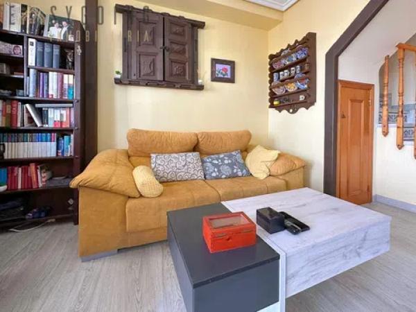 Chalet adosado en calle Juan Sebastián Elcano