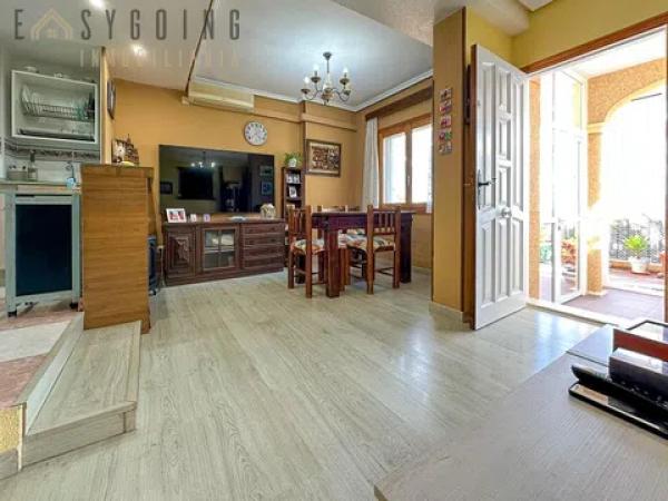 Chalet adosado en calle Juan Sebastián Elcano