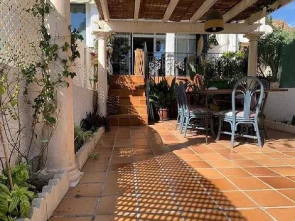 Chalet adosado en avenida de la Armada Española