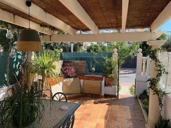 Chalet adosado en avenida de la Armada Española