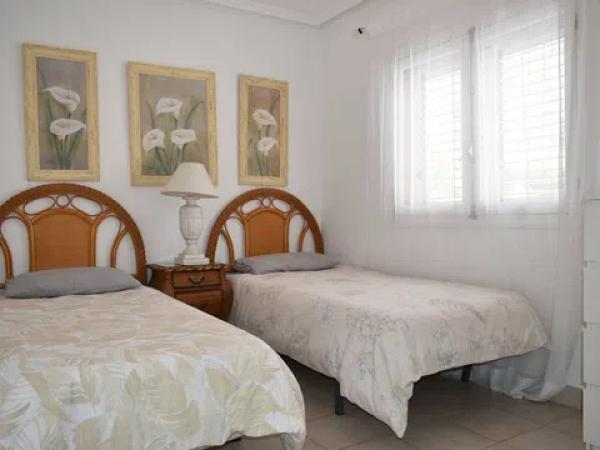 Chalet adosado en avenida de la Armada Española