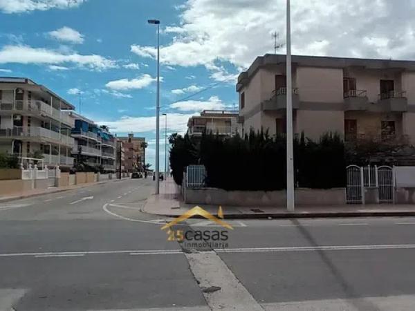 Casa independiente en avenida Albacete, 117