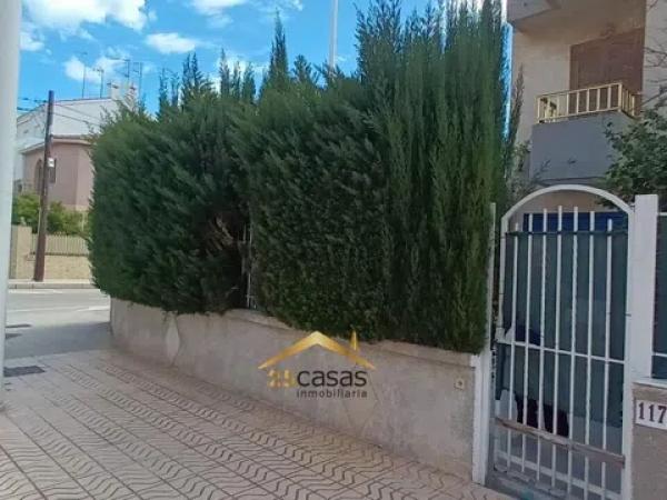 Casa independiente en avenida Albacete, 117