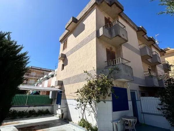 Casa independiente en avenida Albacete