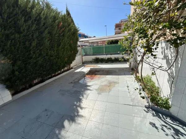 Casa independiente en avenida Albacete