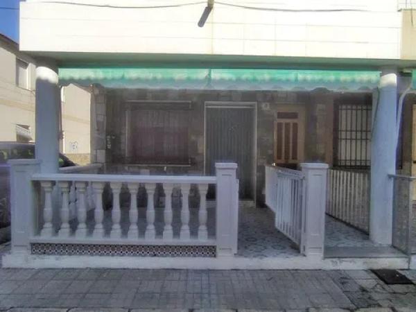 Casa independiente en calle Orihuela