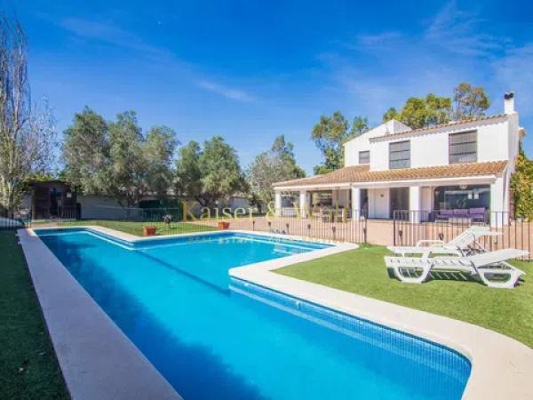 Casa independiente en calle Rafael Franco